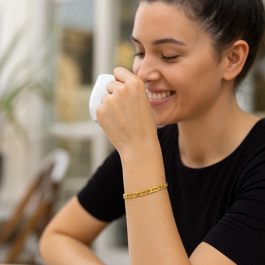 14k Yellow Gold Lite Figaro Bracelet (4.70 mm)